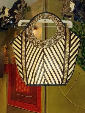 Woven Round-Handle Tote Bag in Black and Cream